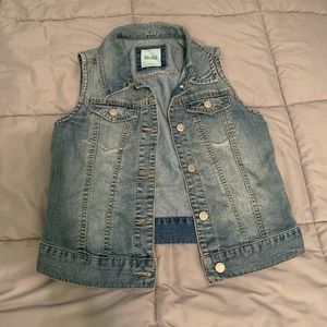 Sleeveless jean jacket!